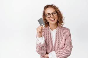 Woman using a Nedbank Platinum card and being happy.