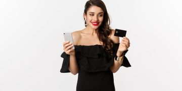 Woman holding her United Club Infinite Card.