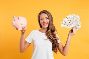 woman accumulates a lot of money after learning how to reallocate expenses