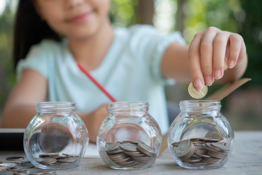 Enseñar el valor del trabajo y el ahorro